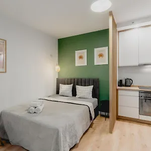 https://golden-apartments-cozy-studio-with-balconytowarowa.warsawhotelspoland.com